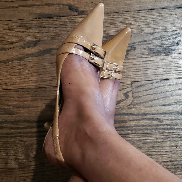 Nine West Cream Pointy Heels - Picture 11 of 11